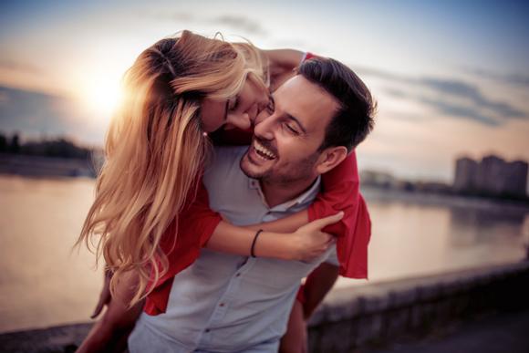 Counsellor in Wonersh and Guildford, psychotherapist. depression, anxiety, talking therapy. Happy couple.